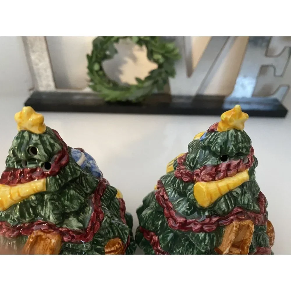 Hand Painted Christmas Trees FPD Macys Salt‎ & Pepper 1993 Hand Painted Vintage
